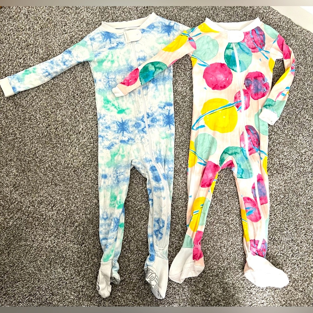 2 pairs of Burt's Bees pajamas size 18 months